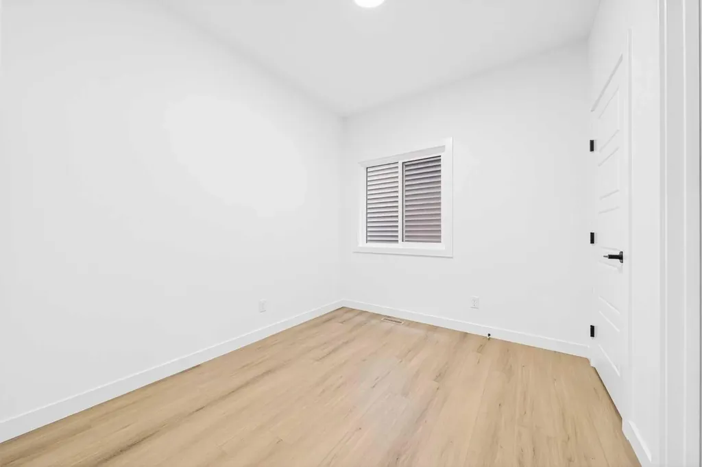 264 Edith Place NW Calgary AB T3R 2E1