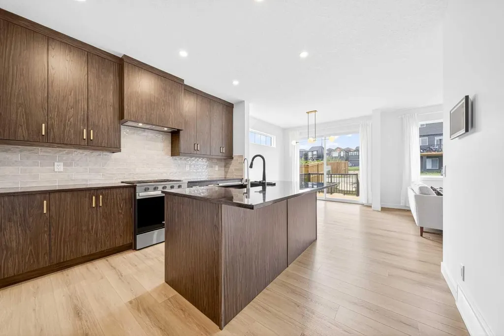 264 Edith Place NW Calgary AB T3R 2E1