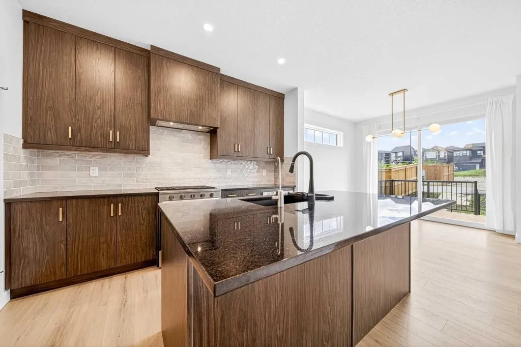 264 Edith Place NW Calgary AB T3R 2E1