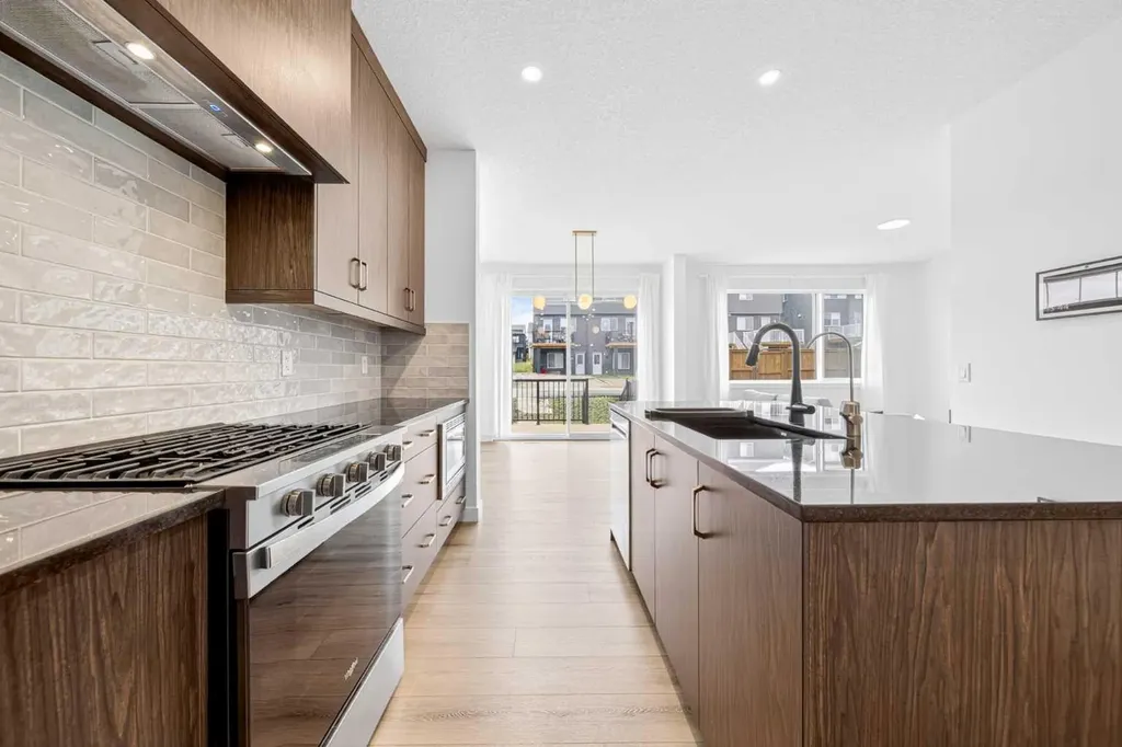 264 Edith Place NW Calgary AB T3R 2E1