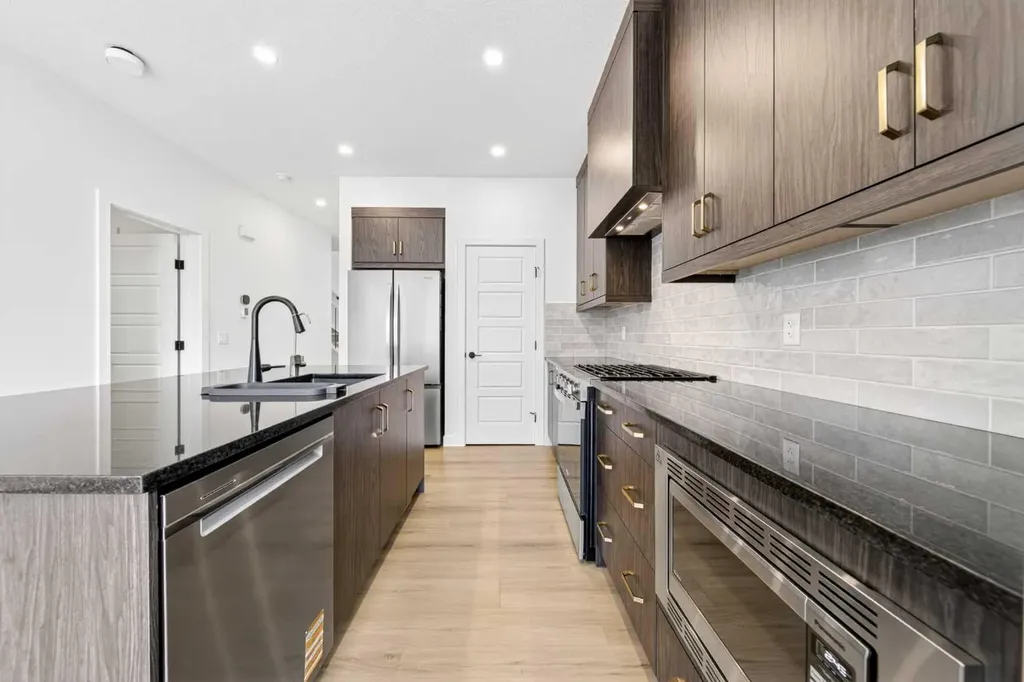 264 Edith Place NW Calgary AB T3R 2E1