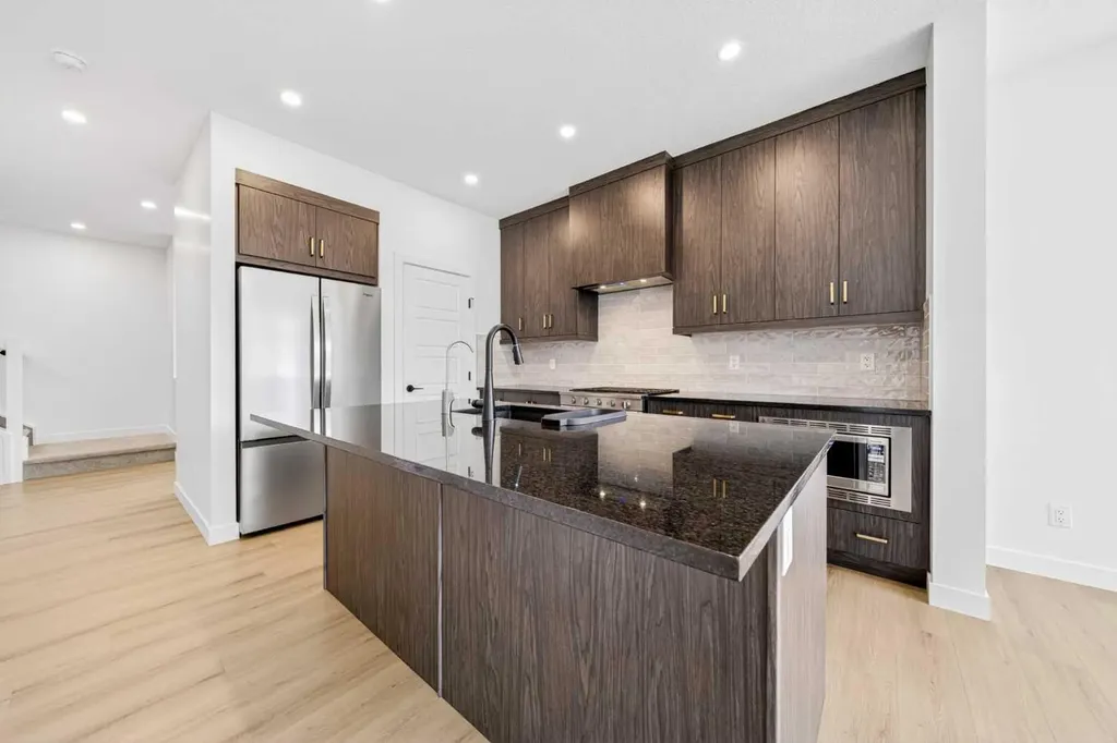 264 Edith Place NW Calgary AB T3R 2E1