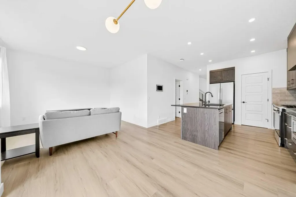 264 Edith Place NW Calgary AB T3R 2E1