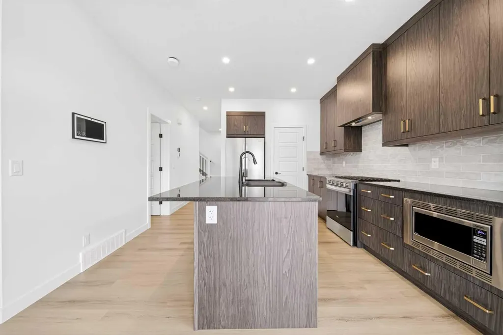 264 Edith Place NW Calgary AB T3R 2E1