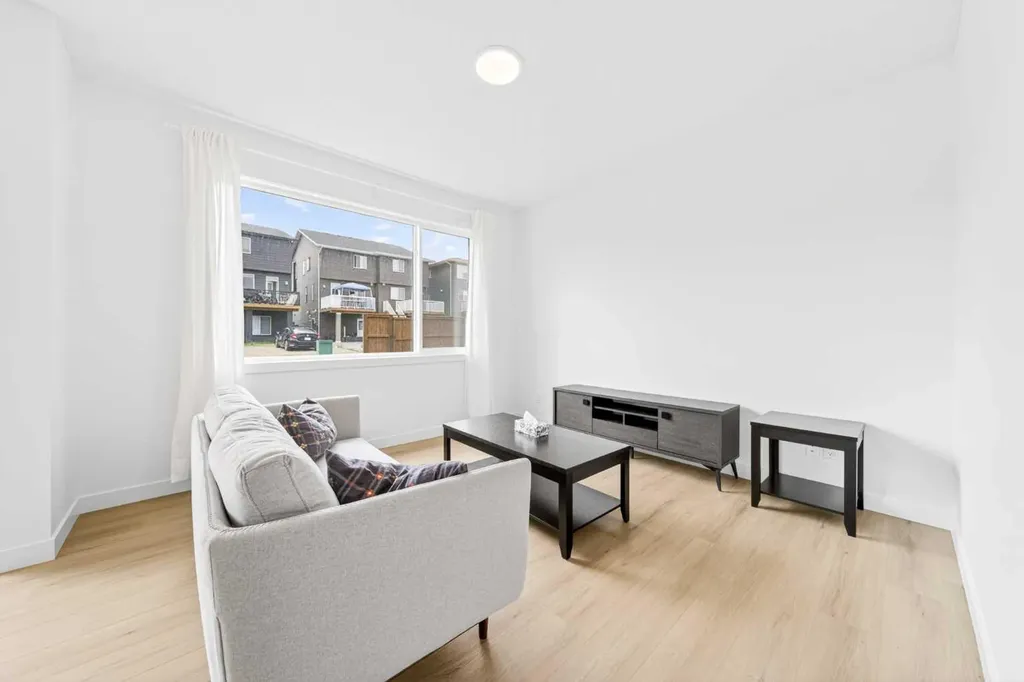 264 Edith Place NW Calgary AB T3R 2E1