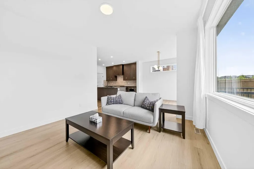 264 Edith Place NW Calgary AB T3R 2E1