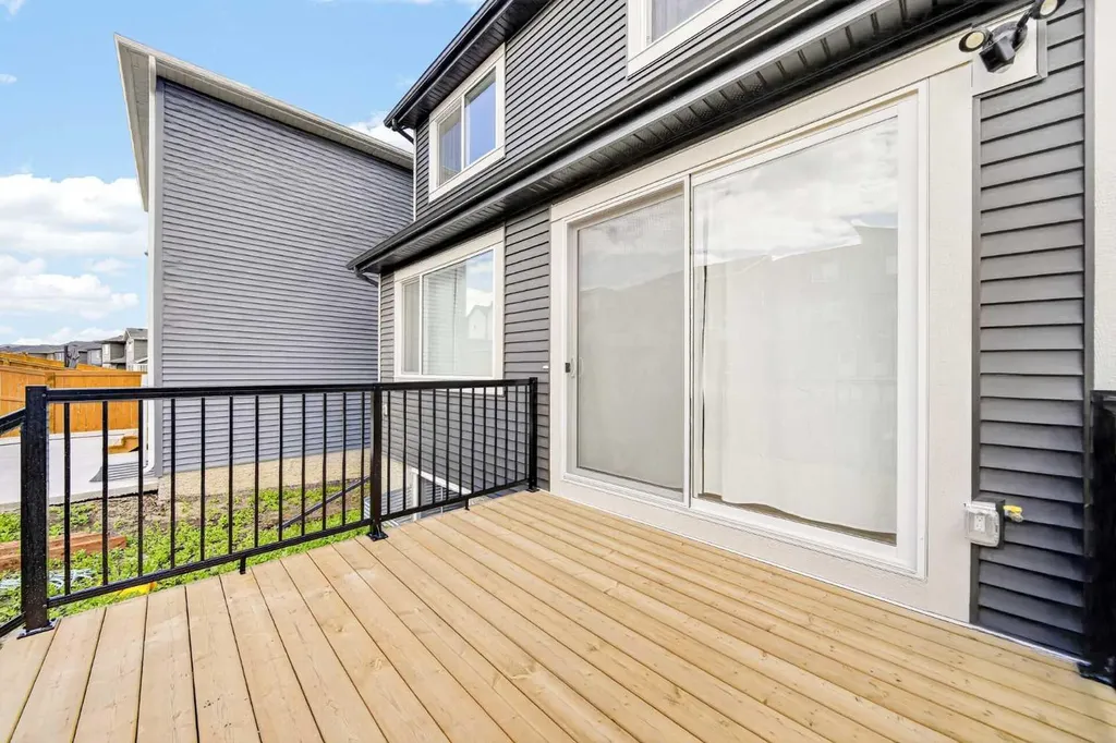 264 Edith Place NW Calgary AB T3R 2E1