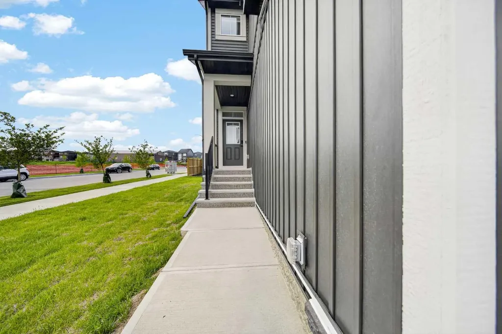 264 Edith Place NW Calgary AB T3R 2E1