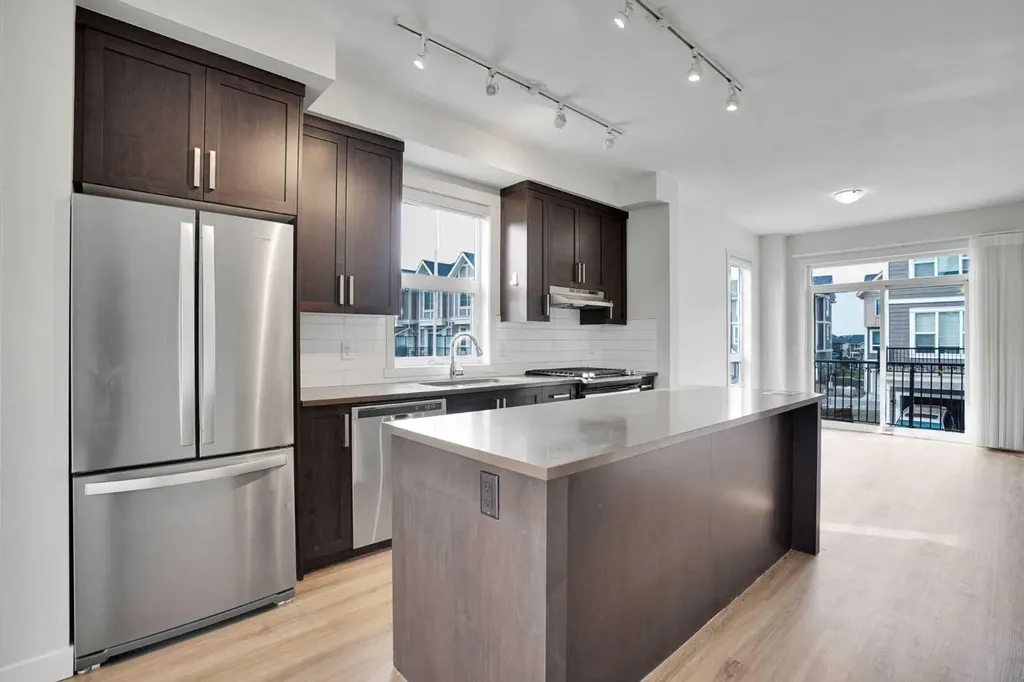 986 Sherwood Boulevard NW Calgary AB T3R 0V3
