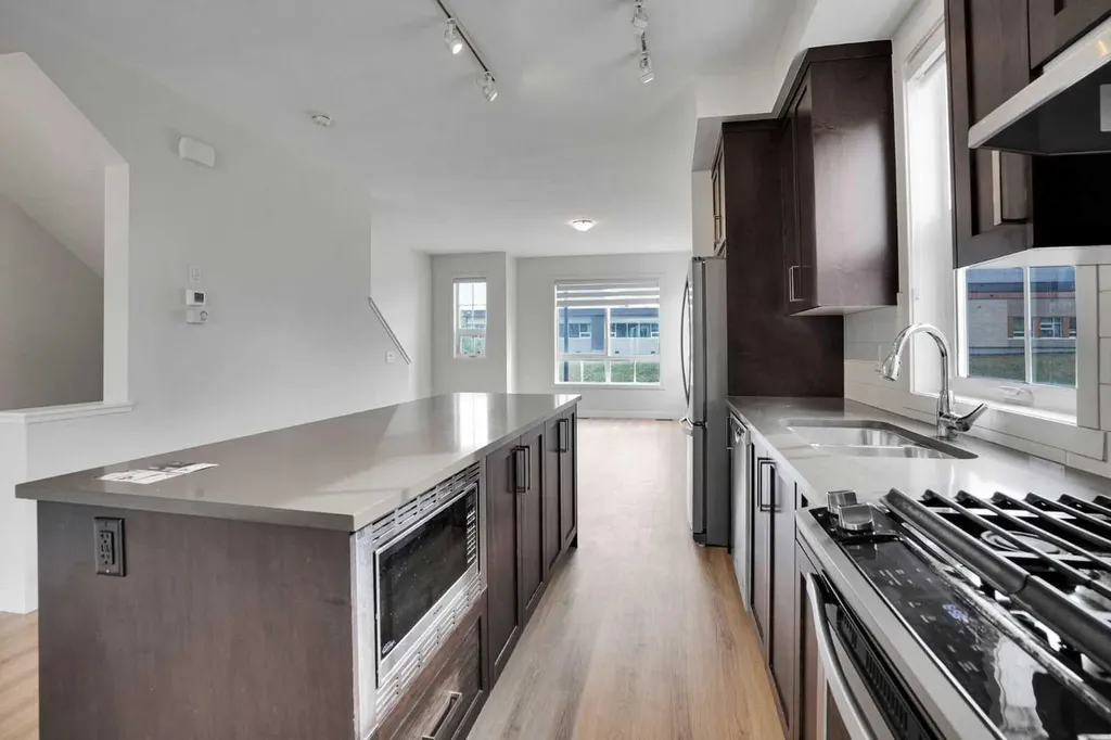 986 Sherwood Boulevard NW Calgary AB T3R 0V3