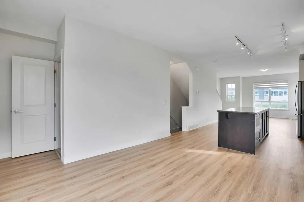 986 Sherwood Boulevard NW Calgary AB T3R 0V3