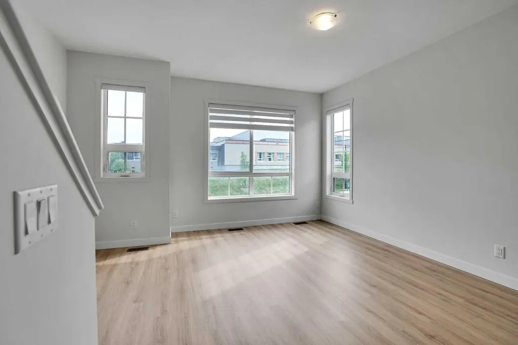 986 Sherwood Boulevard NW Calgary AB T3R 0V3