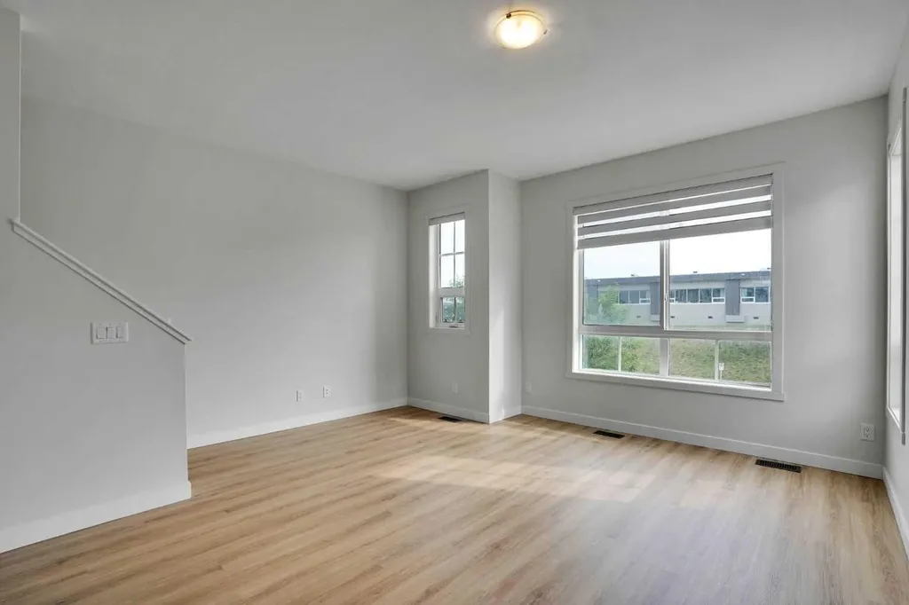 986 Sherwood Boulevard NW Calgary AB T3R 0V3