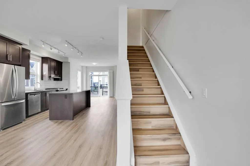 986 Sherwood Boulevard NW Calgary AB T3R 0V3