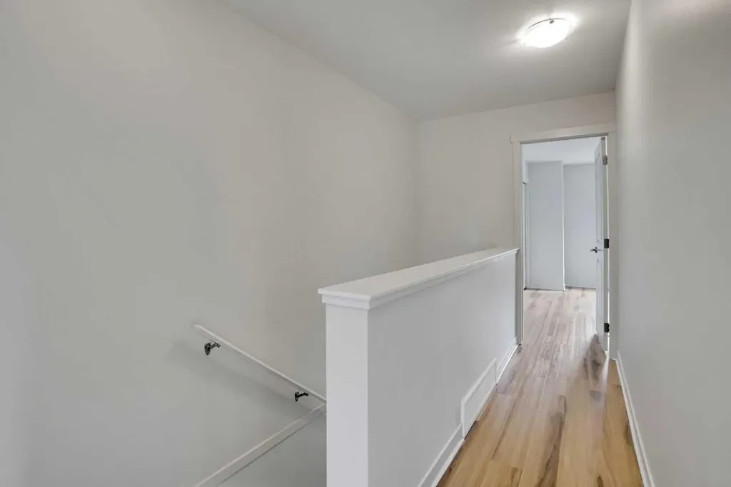 986 Sherwood Boulevard NW Calgary AB T3R 0V3