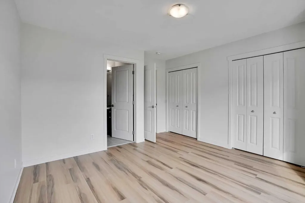 986 Sherwood Boulevard NW Calgary AB T3R 0V3