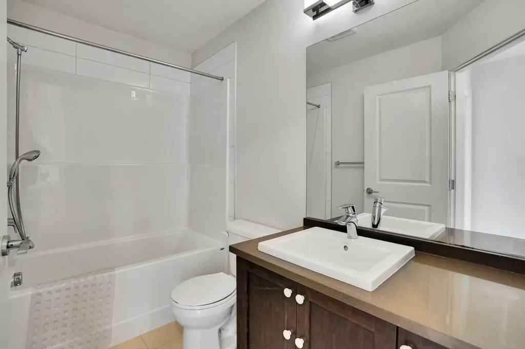 986 Sherwood Boulevard NW Calgary AB T3R 0V3
