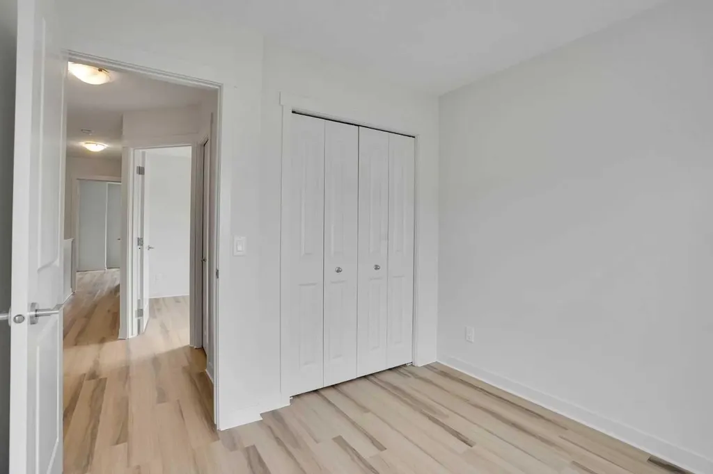 986 Sherwood Boulevard NW Calgary AB T3R 0V3