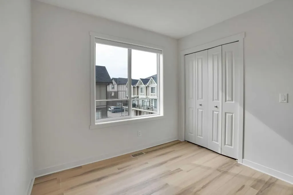 986 Sherwood Boulevard NW Calgary AB T3R 0V3