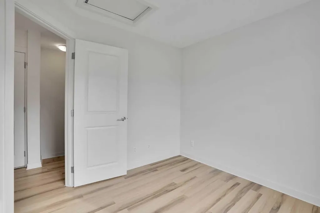 986 Sherwood Boulevard NW Calgary AB T3R 0V3