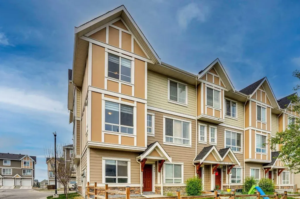 986 Sherwood Boulevard NW Calgary AB T3R 0V3