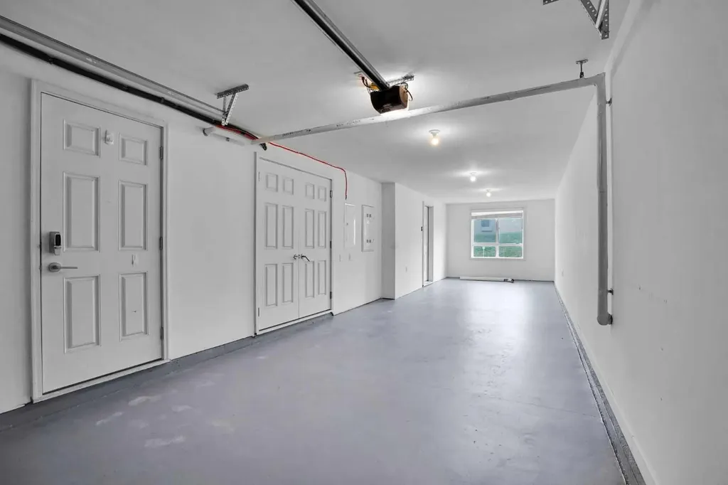 986 Sherwood Boulevard NW Calgary AB T3R 0V3