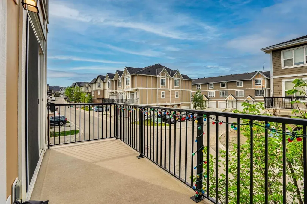 986 Sherwood Boulevard NW Calgary AB T3R 0V3