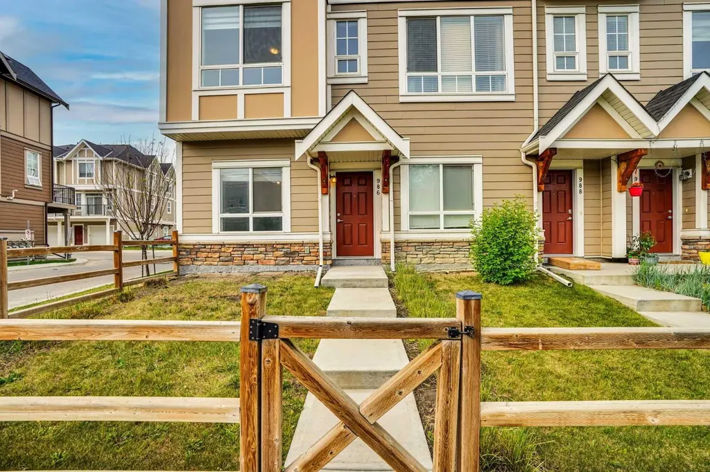 986 Sherwood Boulevard NW Calgary AB T3R 0V3