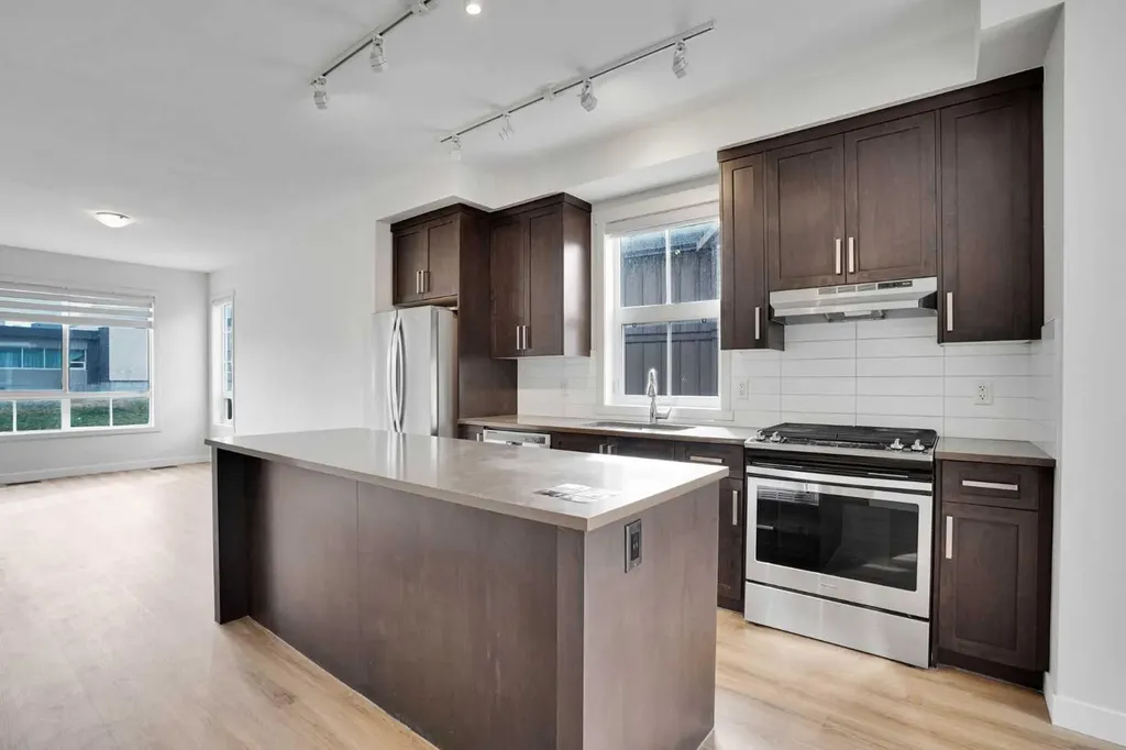 986 Sherwood Boulevard NW Calgary AB T3R 0V3