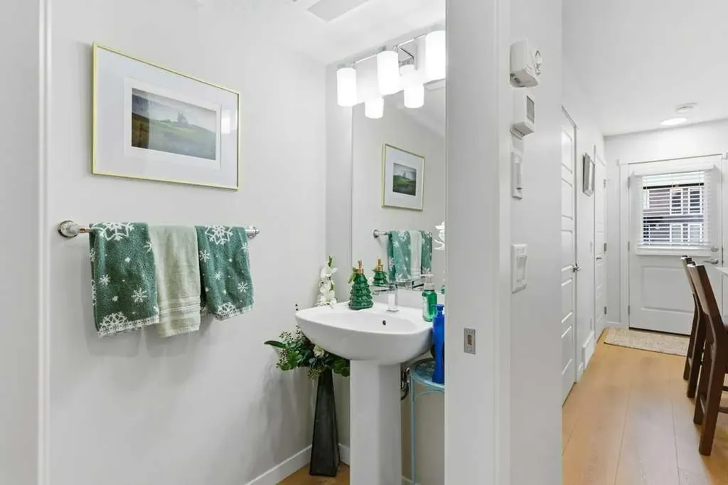 338 Seton Circle SE Calgary AB T3M 3H1