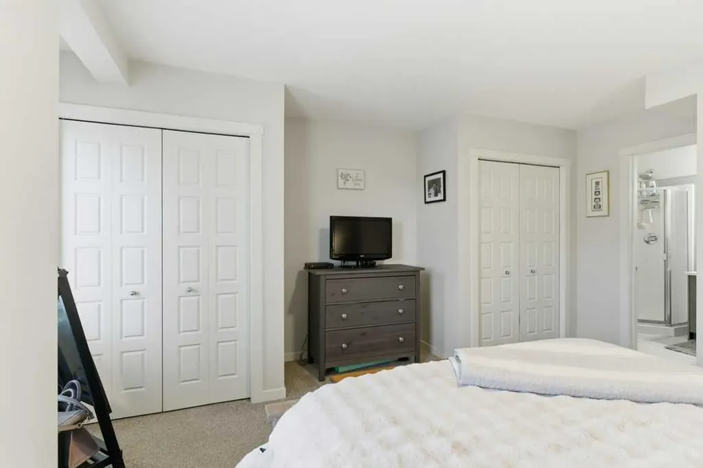 338 Seton Circle SE Calgary AB T3M 3H1