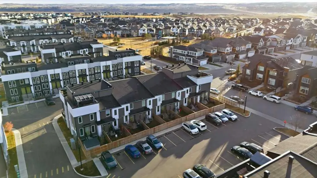 338 Seton Circle SE Calgary AB T3M 3H1