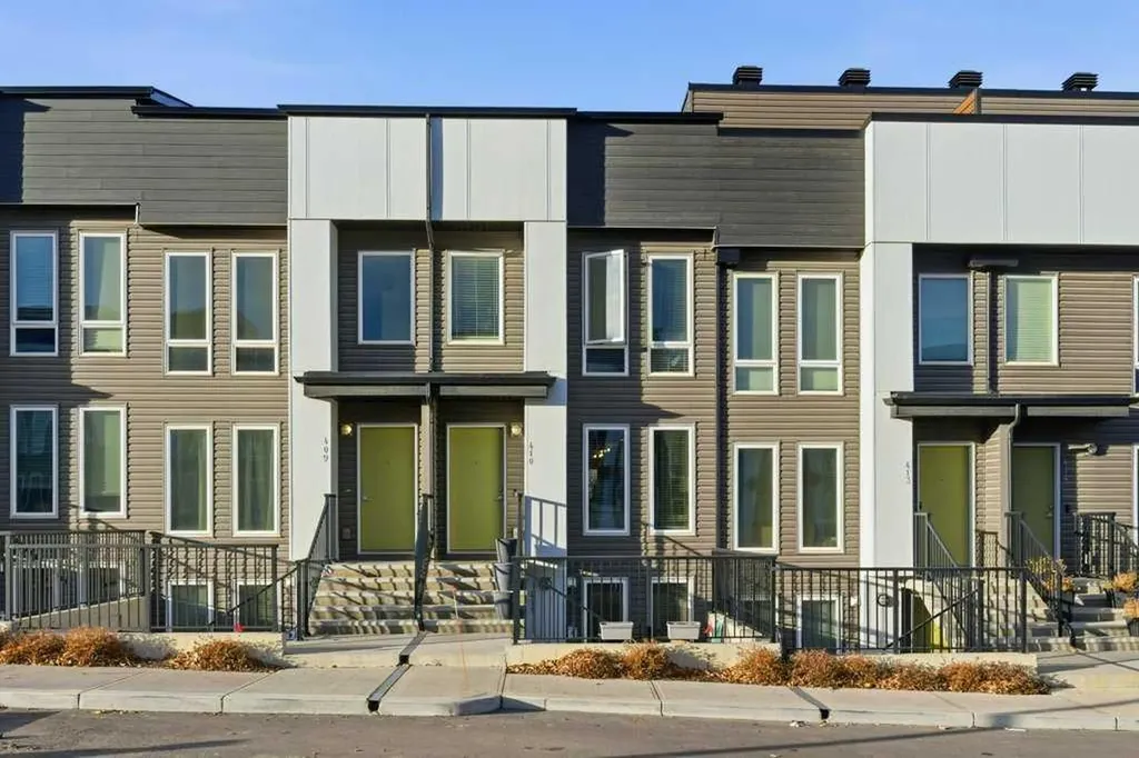 338 Seton Circle SE Calgary AB T3M 3H1