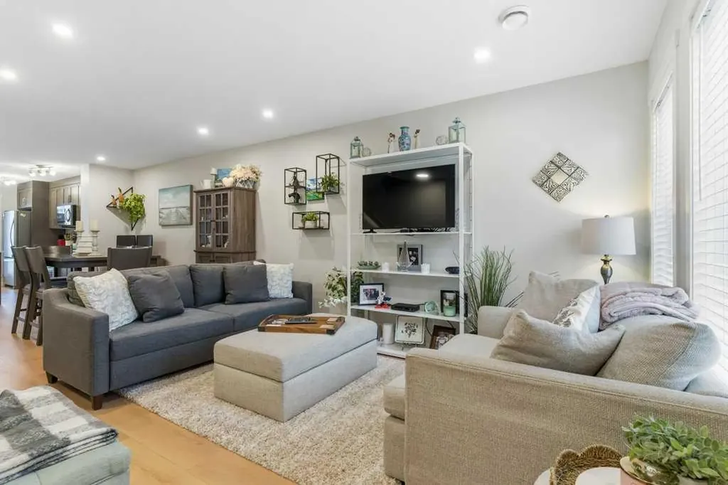 338 Seton Circle SE Calgary AB T3M 3H1