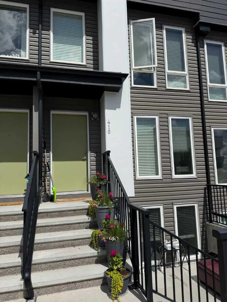338 Seton Circle SE Calgary AB T3M 3H1