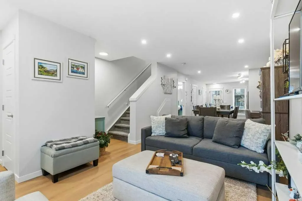 338 Seton Circle SE Calgary AB T3M 3H1