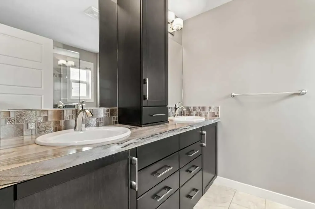 26 Regal Court Sylvan Lake AB T4S 0G2