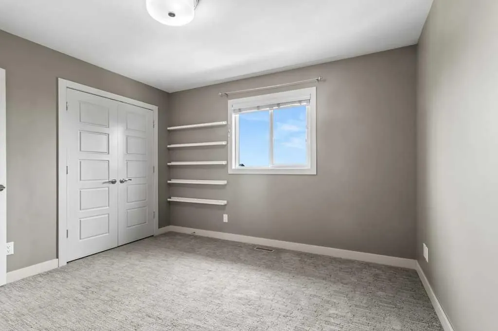 26 Regal Court Sylvan Lake AB T4S 0G2