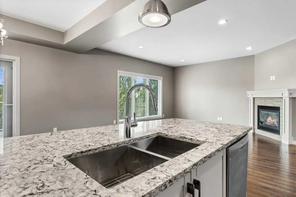 26 Regal Court Sylvan Lake AB T4S 0G2