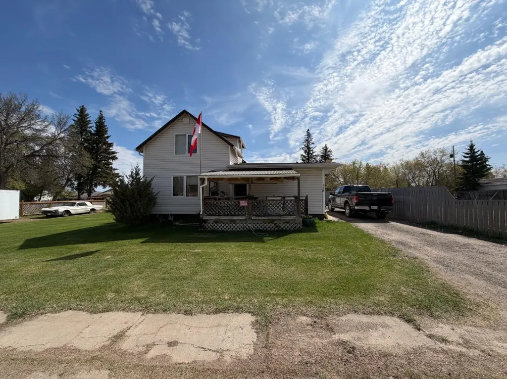 118 2 Street W St. Walburg SK S0M 2T0
