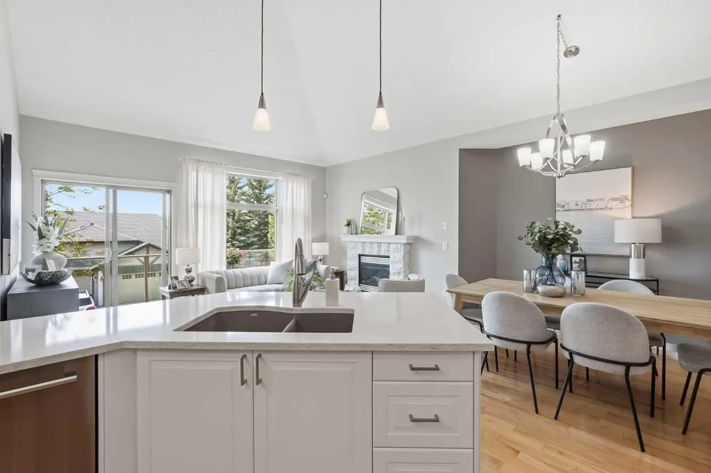 131 Springbank Terrace SW Calgary AB T3H 4S8