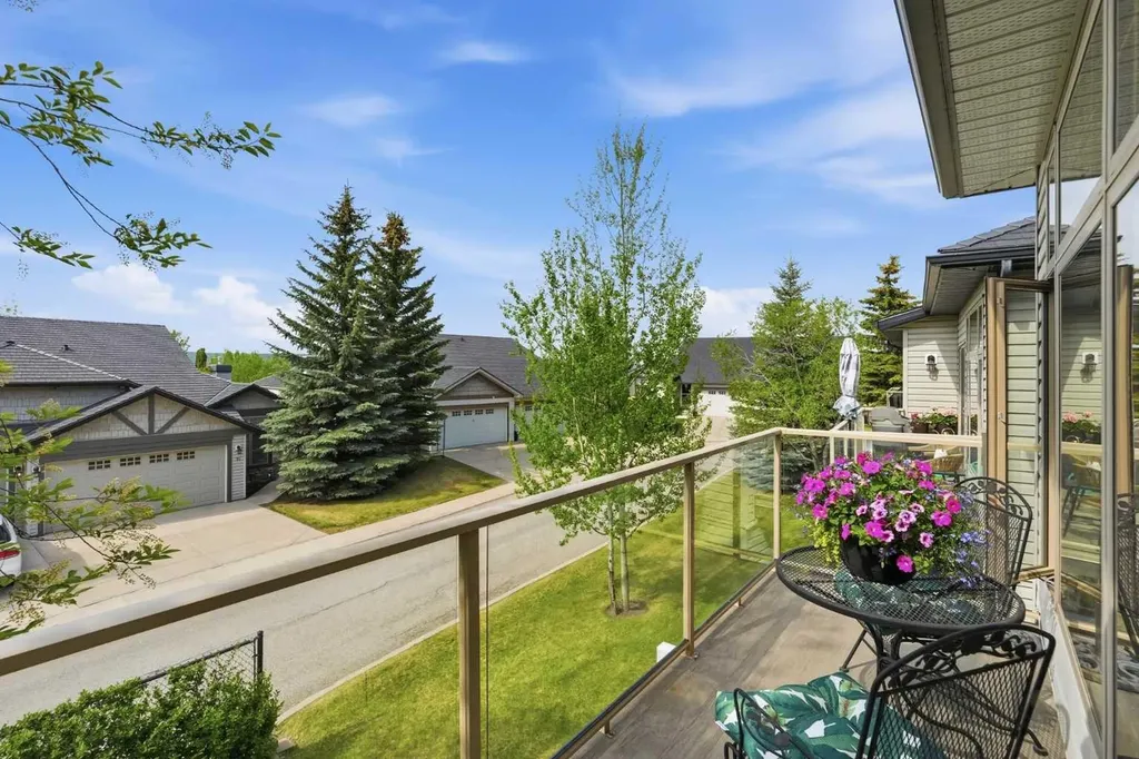131 Springbank Terrace SW Calgary AB T3H 4S8