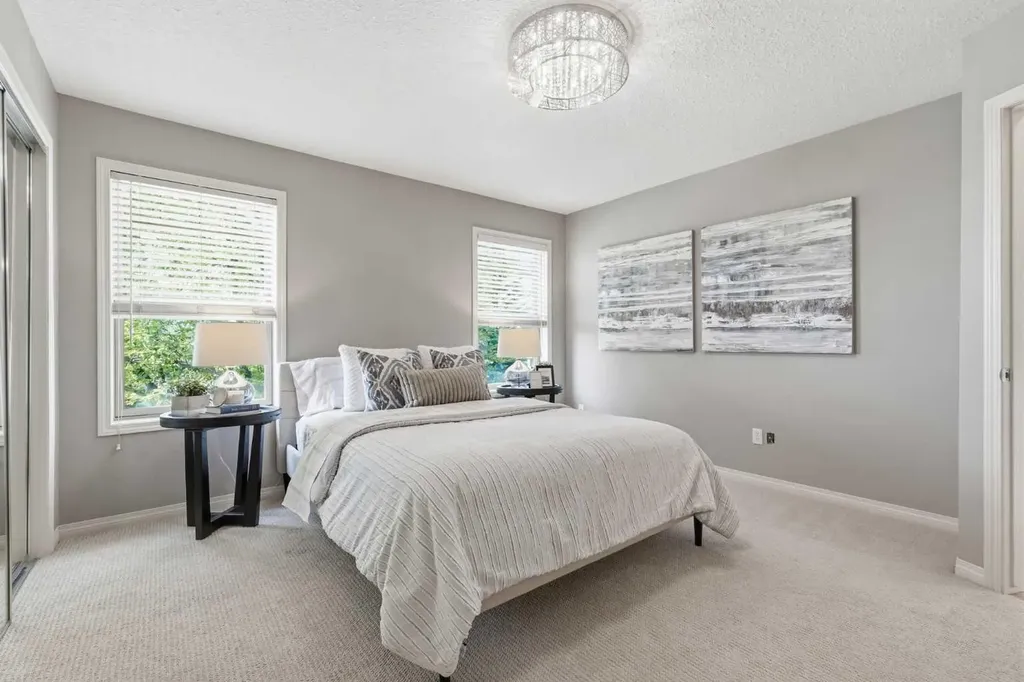 131 Springbank Terrace SW Calgary AB T3H 4S8