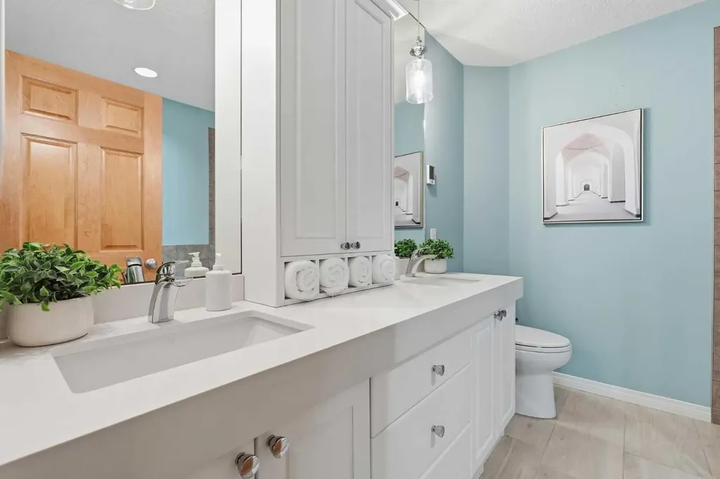 131 Springbank Terrace SW Calgary AB T3H 4S8