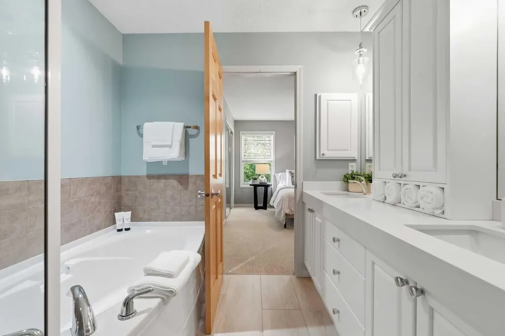 131 Springbank Terrace SW Calgary AB T3H 4S8