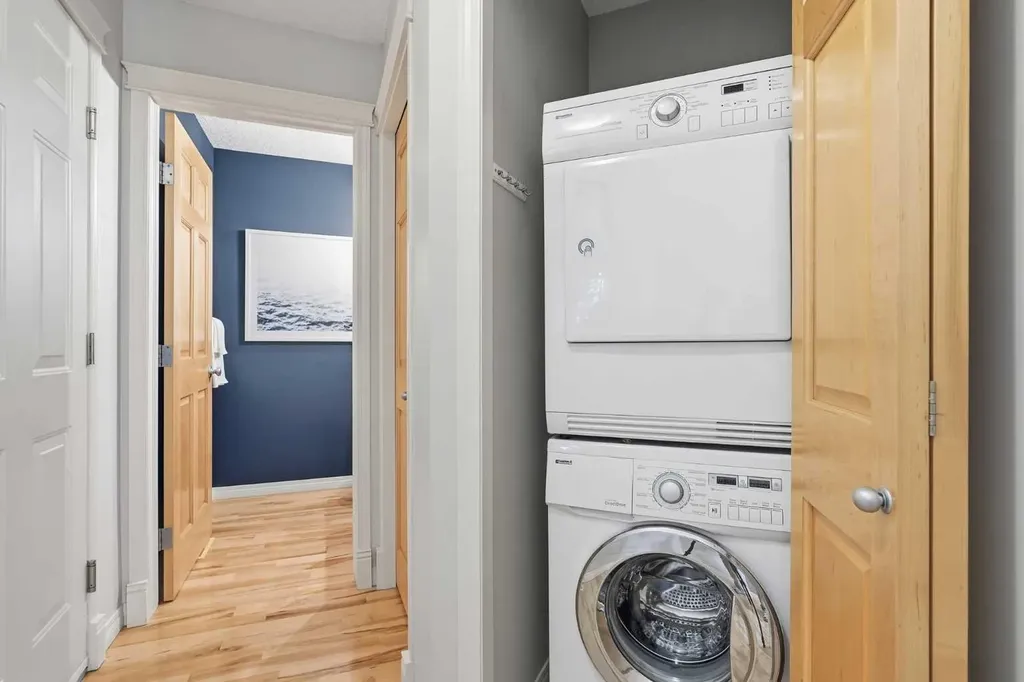 131 Springbank Terrace SW Calgary AB T3H 4S8