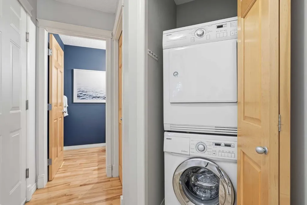 131 Springbank Terrace SW Calgary AB T3H 4S8