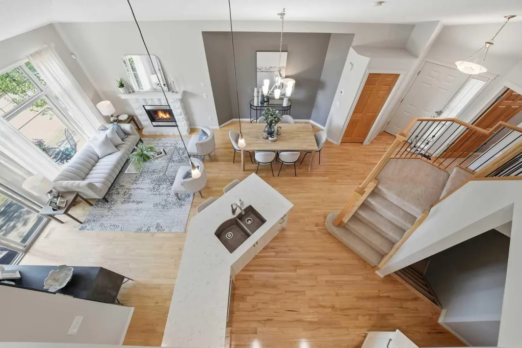 131 Springbank Terrace SW Calgary AB T3H 4S8