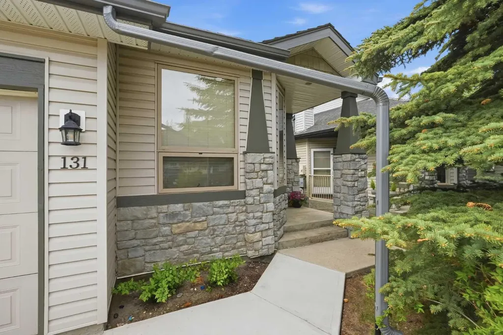131 Springbank Terrace SW Calgary AB T3H 4S8