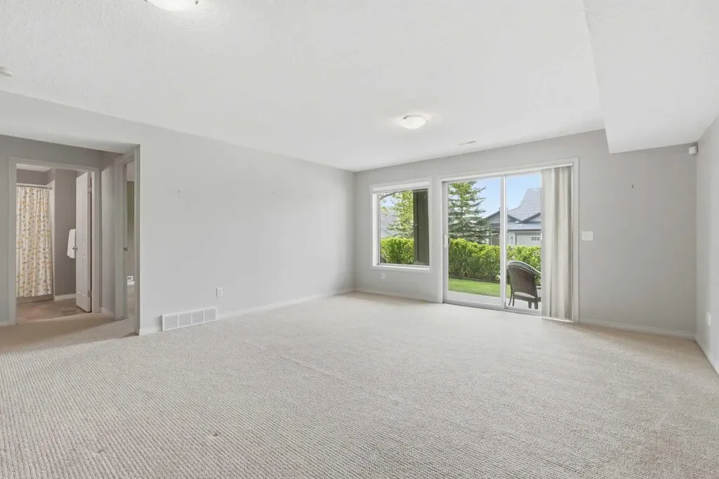 131 Springbank Terrace SW Calgary AB T3H 4S8